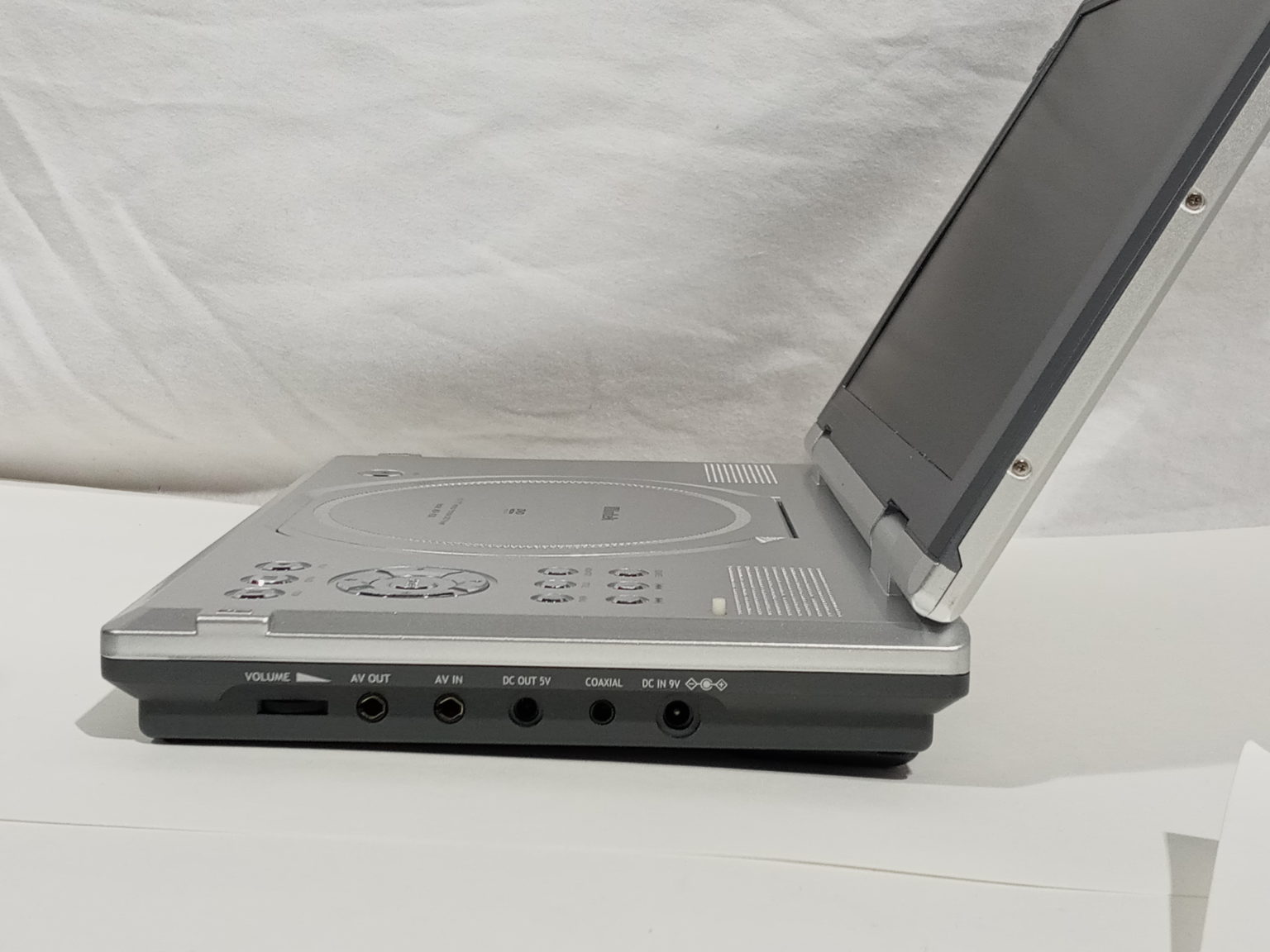 10.2" TFT Screen Portable DVD Player MINTEK MDP1030 Rescue Missions Ministries Thrift Store